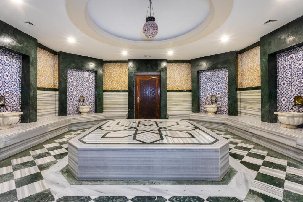 اورنج کانتی ریزورت بلک