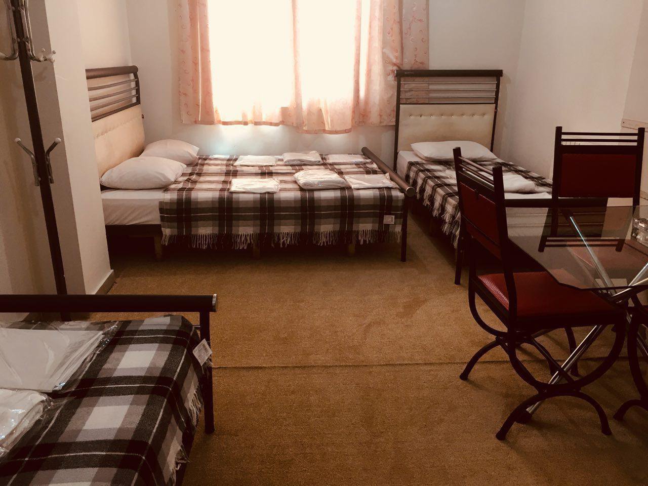 زیبا